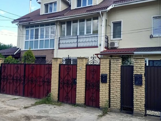 Продам просторий Таунхаус в Гостомелі, можливий продаж по безготівці Гостомель