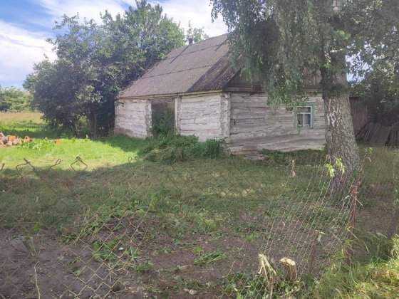 деревянный дом с учястком Коростень
