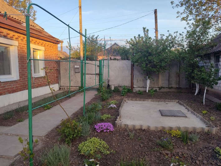 Продам дом в Краснограде со всеми удобствами. - фото 1