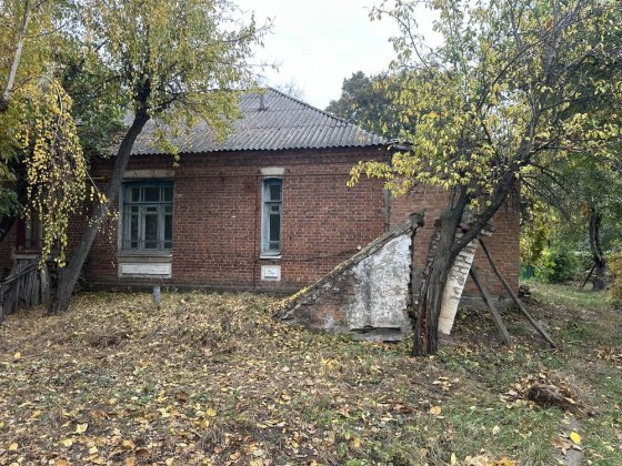 Будинок з прилеглою територією Лубни