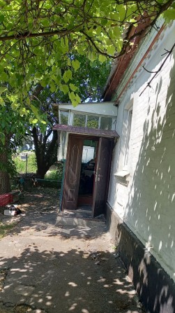 Продається будинок гараж, сарай, погріб, земельна ділянка 10 сотих. - фото 1