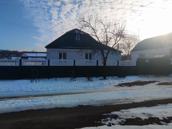 Продається добротний будинок по провулку Лісний. Малин