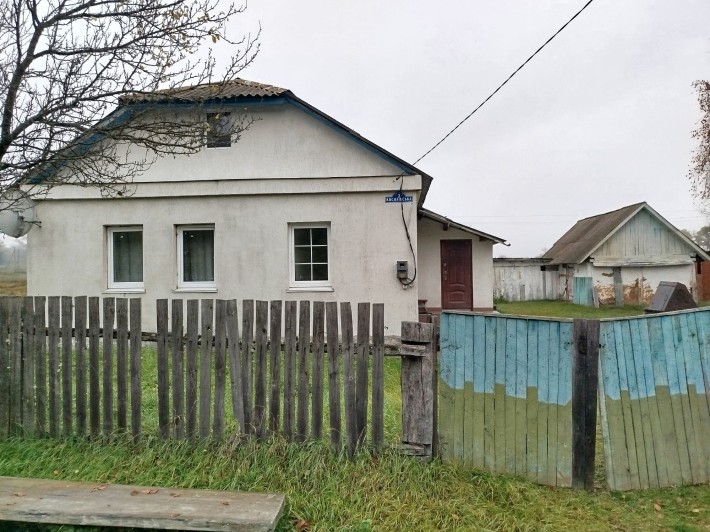 Цегляний будинок с. Різня, доглянутий, чистий, гарне місце, поряд ліс - фото 1