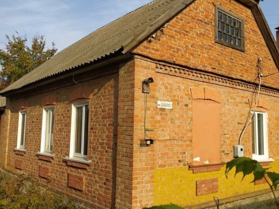 Продаю будинок в гарному районі Лубны