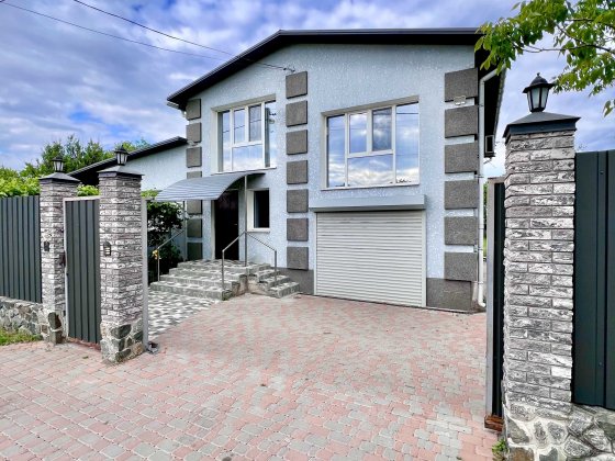 Продам сучасний будинок в місті Миргород Миргород