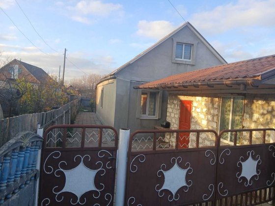 Продам булинок по вул. Ломана Миргород