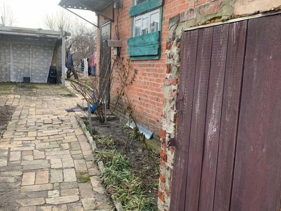 Продам дом в Мерефе .Газовое отопление . Участок 7 сот Отличная ценаTB Мерефа