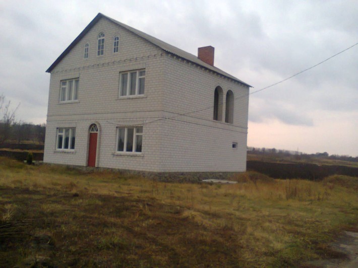 Продаю шикарный 2х этажный недостроенный дом г.Мерефа - фото 1