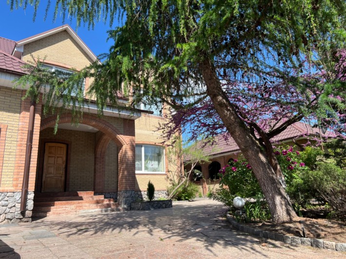 Продам дом 230 кв.м.  В центре г.Мерефа - фото 1