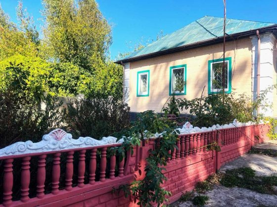 Будинок у с. Титівка, Ніжинський район. Ніжин Ніжин