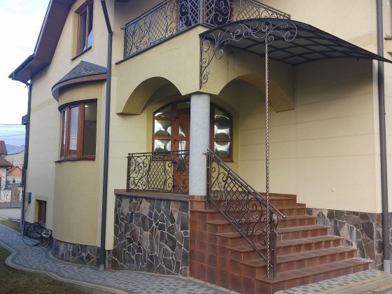 Продається сучасний будинок Мукачево