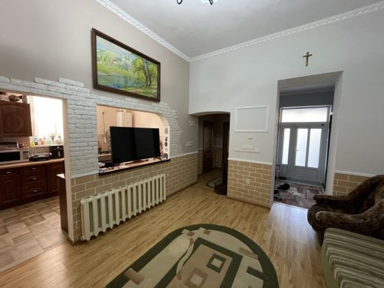 Продається будинок у дворовій системі Мукачеве