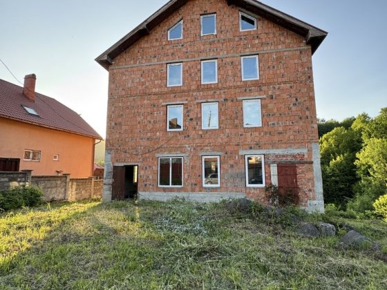 Продаж будинку, біля сатанаторію «Баймонт», Синяк Мукачево
