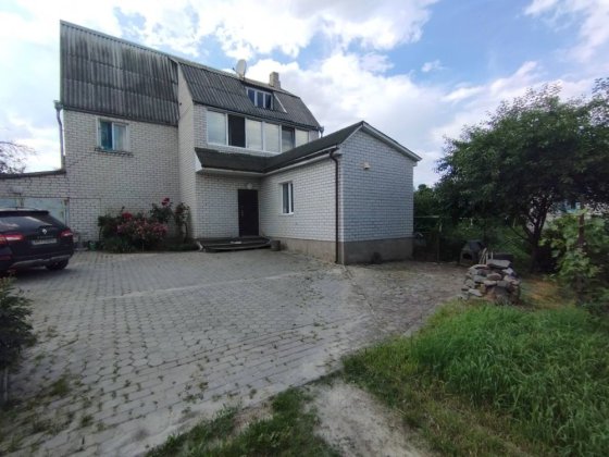 Продаж 2 будинків за ціною одного Звягель