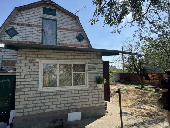 Продам затишну дачу в місті.Можливо цілодобове проживання.