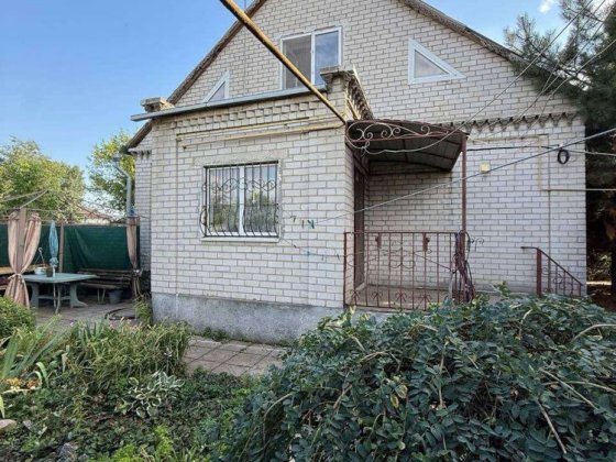 Продам дом возле клуба О. Гончара