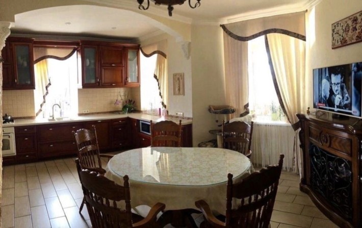 Продам шикарный дом в лесу возле реки - фото 1