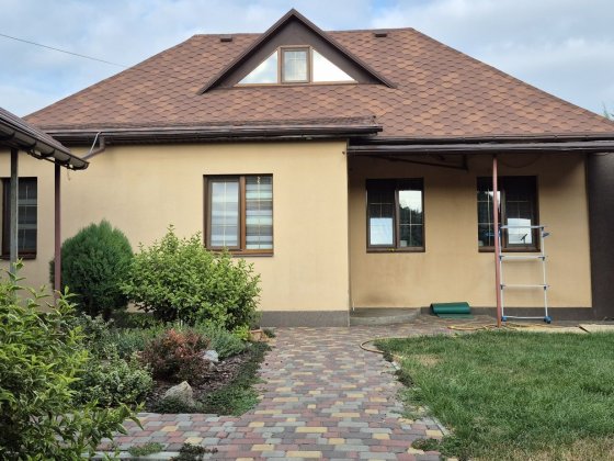 БУДИНОК біля річки Самар