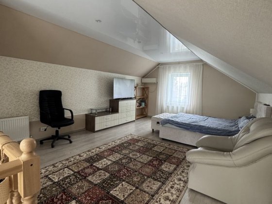 Продам двоповерховий будинок у місті!