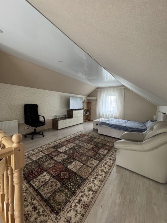 Продам двоповерховий будинок у місті! - фото 1