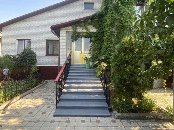 Продам 2 этажный дом в центре города