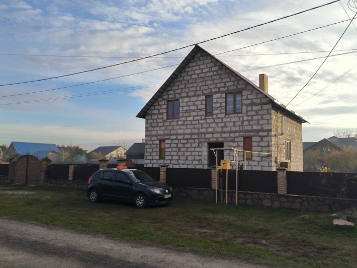 Продається будинок з гаражем в місті Сарни - фото 1