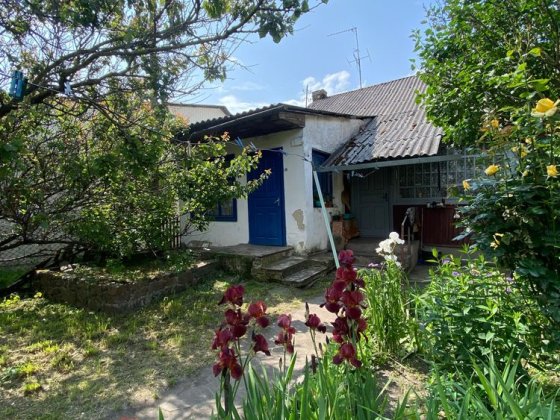 Продається частина будинку з прибудинковою територією. Сарны