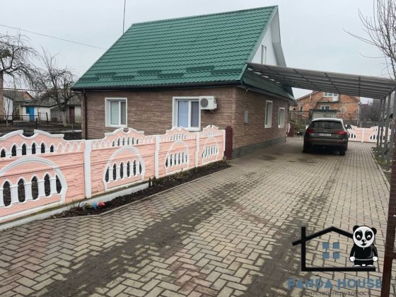Продається укомплектований будинок готовий до проживання. Сарни