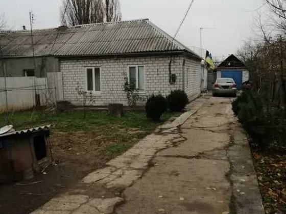 Продам  полдома  +  дом.