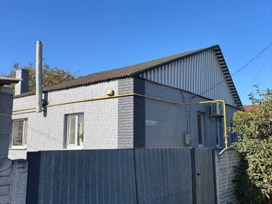 Продаємо будинок! Є все необхідне! район 20 школи.