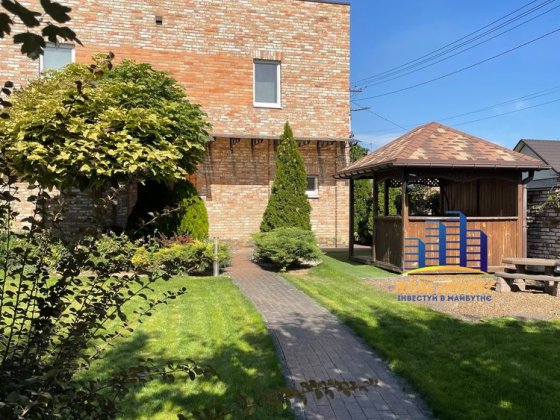 Продається будинок 2 поверхи