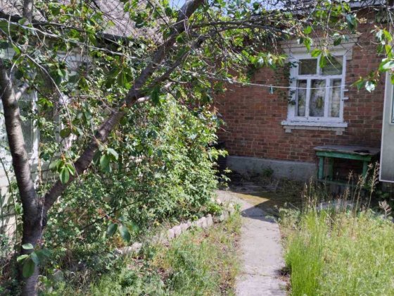 В продаже 1 часть дома. Центр города.