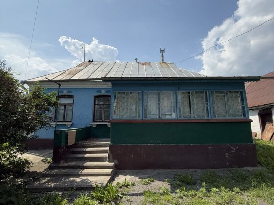 Будинок з ділянкою в селі Попівці Староконстантинов