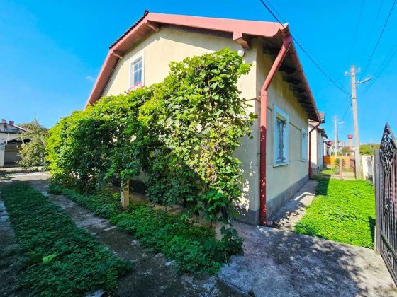 Продається добротний цегляний будинок з гаражем в м.Стрий... Стрий