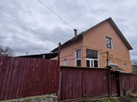 Будинок. М,умань. Центр міста Умань