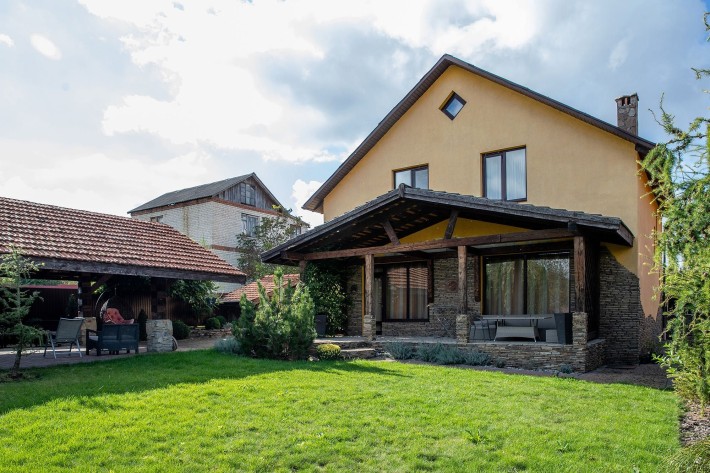 Будинок з якісним ремонтом біля озера - фото 1