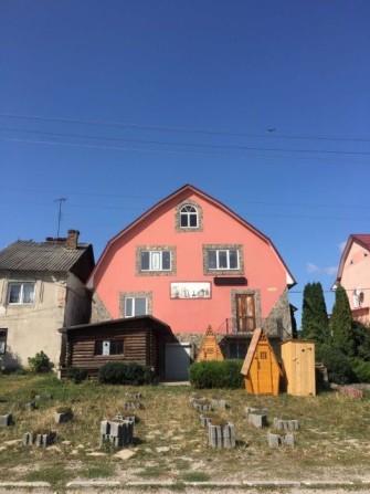 Будинок Квартира Магазин 3 поверхи місто Хотин ( навпроти ринку ) - фото 1