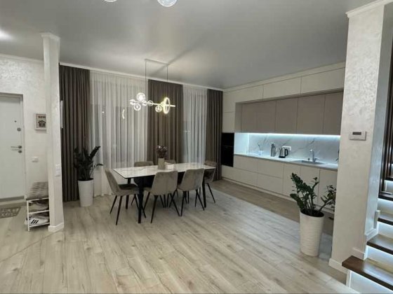 Таунхаус 2 спальні, кухня-студія, закритий двір, зарядка для ЕМ, Центр Хмельницький