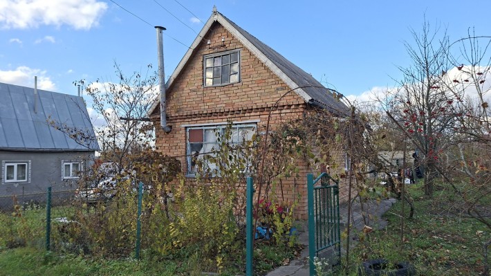 Продаж цегляного будинку з земельною ділянкою - фото 1