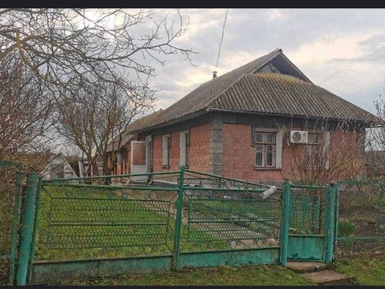 Продається будинок не подалік міста Хмельницкий