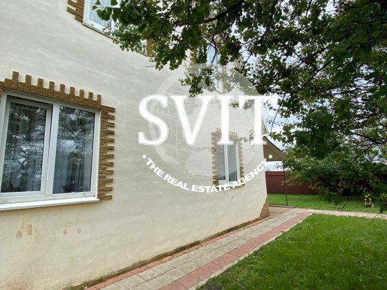 Продам заміський будинок з великим фермерським господарством Чугуев