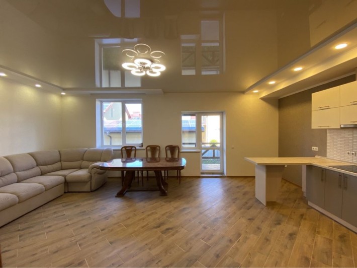 Продаж такнхауса з ремонтом, вбудована кухня і техніка - фото 1