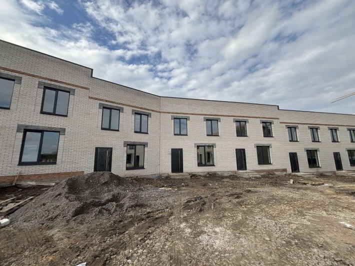 Таунхаус у зручній локації - фото 1