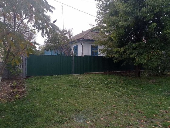 Будинок / ділянка 15 соток /м. Ладижин вул. Слобода Ладижин