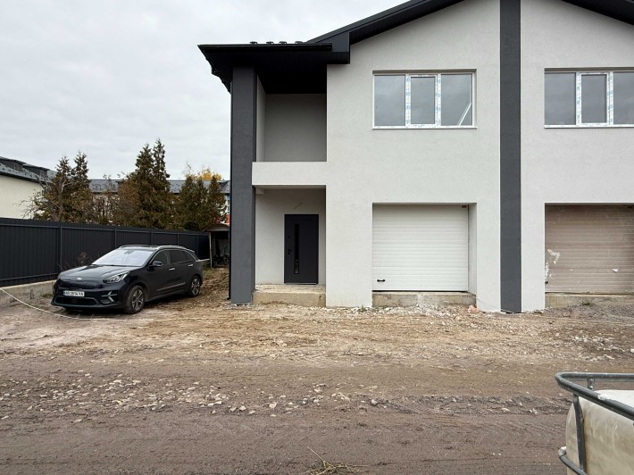 Продаємо дуплекс з гаражем і ділянкою 3.5 сотки - фото 1