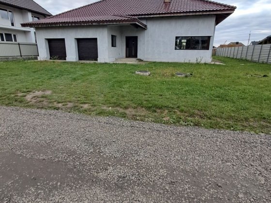 Будинок на 2 гаражі с.Рованці,локація Баобаб Рованці