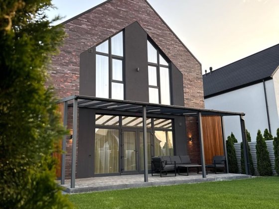 Сучасний будинок у КМ Золоті ключі