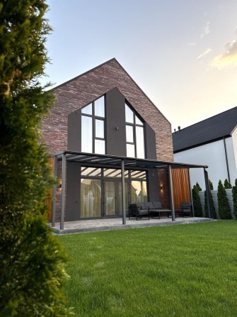 Сучасний будинок у КМ Золоті ключі - фото 1