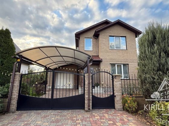 Продается дом с ремонтом и бассейном в городке «Золотые Ключи» Слобожанское