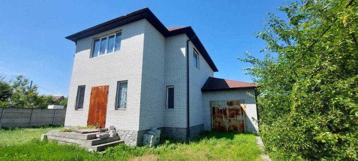 Продам добротный 3-х эт. дом в Подгородном на берегу реки - фото 1